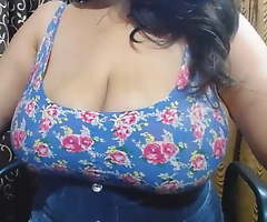 Desi Bhabhi shows her big boobs observe 2