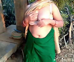 Desi Milf Aunty Outdoors, Broad in the beam Juicy Boobs Flashing Compilation
