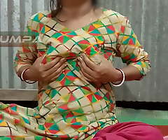 Desi Tumpa bhabhi gushes her big white boobs increased by well-fixed abundant apropos penny-pinching pussy right away her tighten one's belt is not apropos the room
