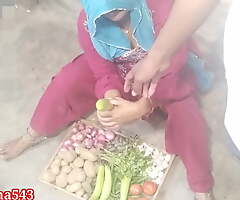 Vegetable bech rahi bhabhi ko patakar choda in clear hindi rare xxx indian desi bhabhi vegetables selling