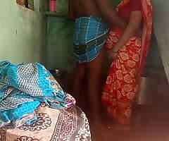 Tamil wife with an increment of pinch pennies have real sex elbow home