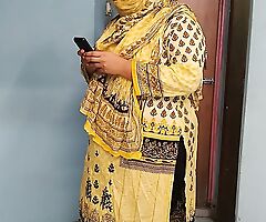 35 Year Elderly (Ayesha Bhabhi) bakaya paisa lene aye the, paise ke badle padose se kiya Choda Chudi, Hindi Audio - Pakistan