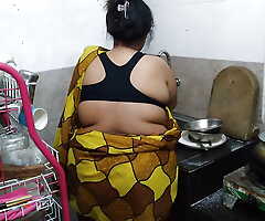 Kitchen Me Saree Pahana Desi Sexy Aunty Ki Chudai - (55 Year Superannuated Tamil Aunty Fucks In The Kitchen)
