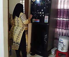 (Indian Hot Maa ke sath Beta Jabardasti chudai) When stepmom opened the fridge, stepson fucked & put her in the fridge