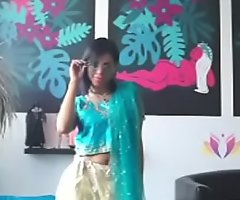 Canela Skin dancing surpassing Indian Bollywood Song