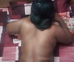 Madurai college dame showing back hawt with panties