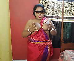 Indian sizzling mama showing her juicy pussy in white-hot sharee