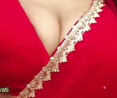 Hot Indian Babe Cleavage Close-up