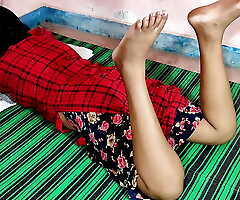 Mobile me Porno Dekh Rhi Sali Ko Piche se pakad ke Choda