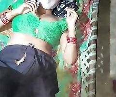 Bhabhi hot sex raat me kiya chudai