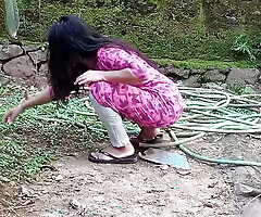 Nepali Aunty Padosi boy ko help ke badle Chut Chodne Di