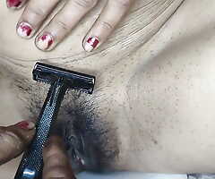 Desi love tunnel hair remove chut shaving cute village sexy indian girl in hot nighty