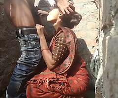 Indian Desi Despondent Bhabhi fucks in the openly spend a penny outdoors