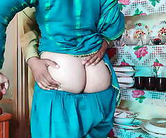 Amusement With Friend's Chubby White Extrinsic Wife At Home