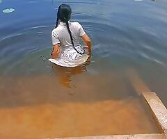 Srilankan school girl bathiin in tank, outside sex video.jangal  sex,asian out side sexy girl video