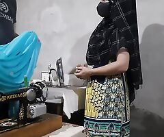 Beautiful Muslim Dame Gets Ass Fucked By Tailor, indian darji ne gaand mari